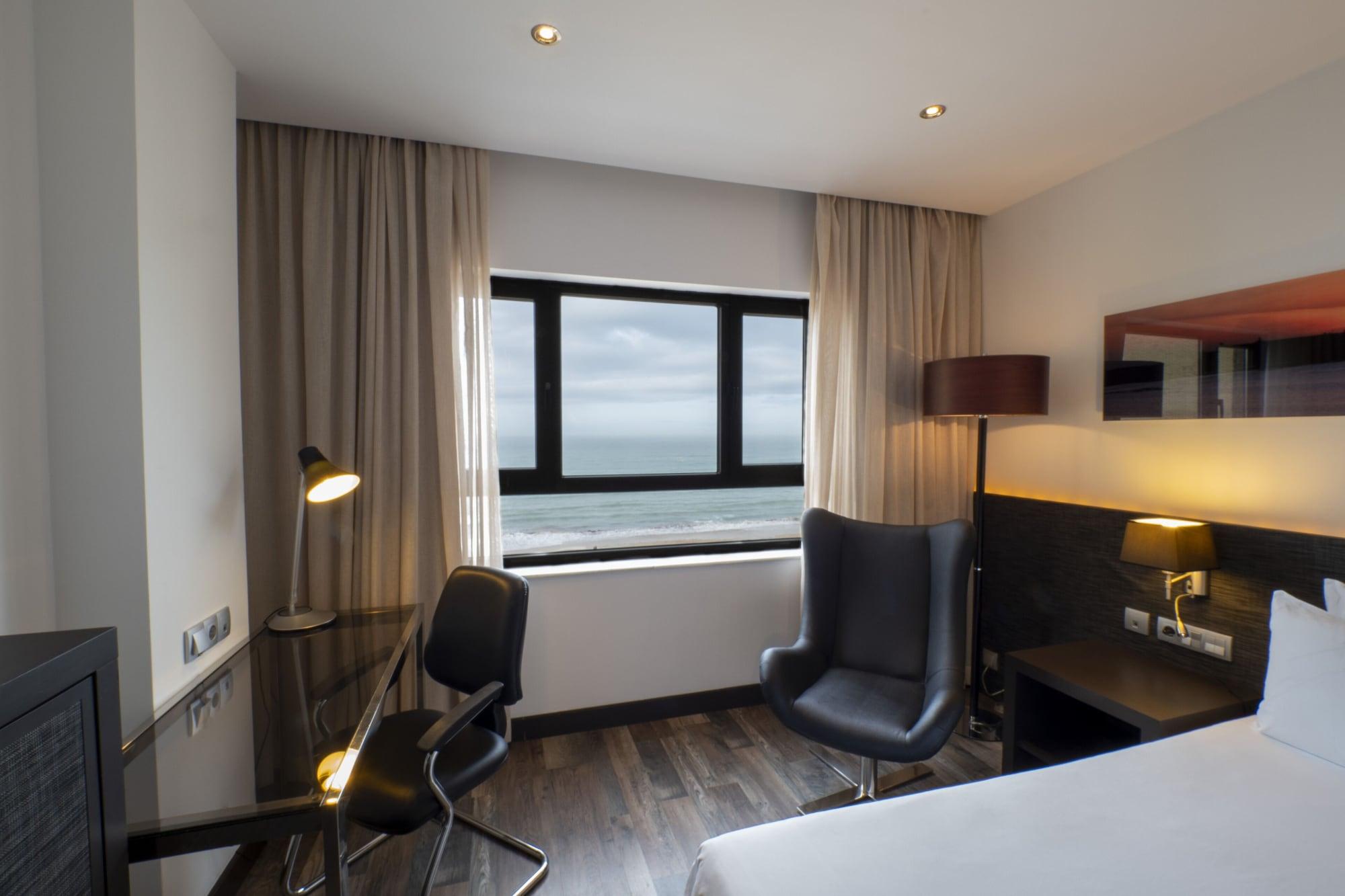 Hotel Cadiz Paseo Del Mar, Affiliated By Melia Bagian luar foto