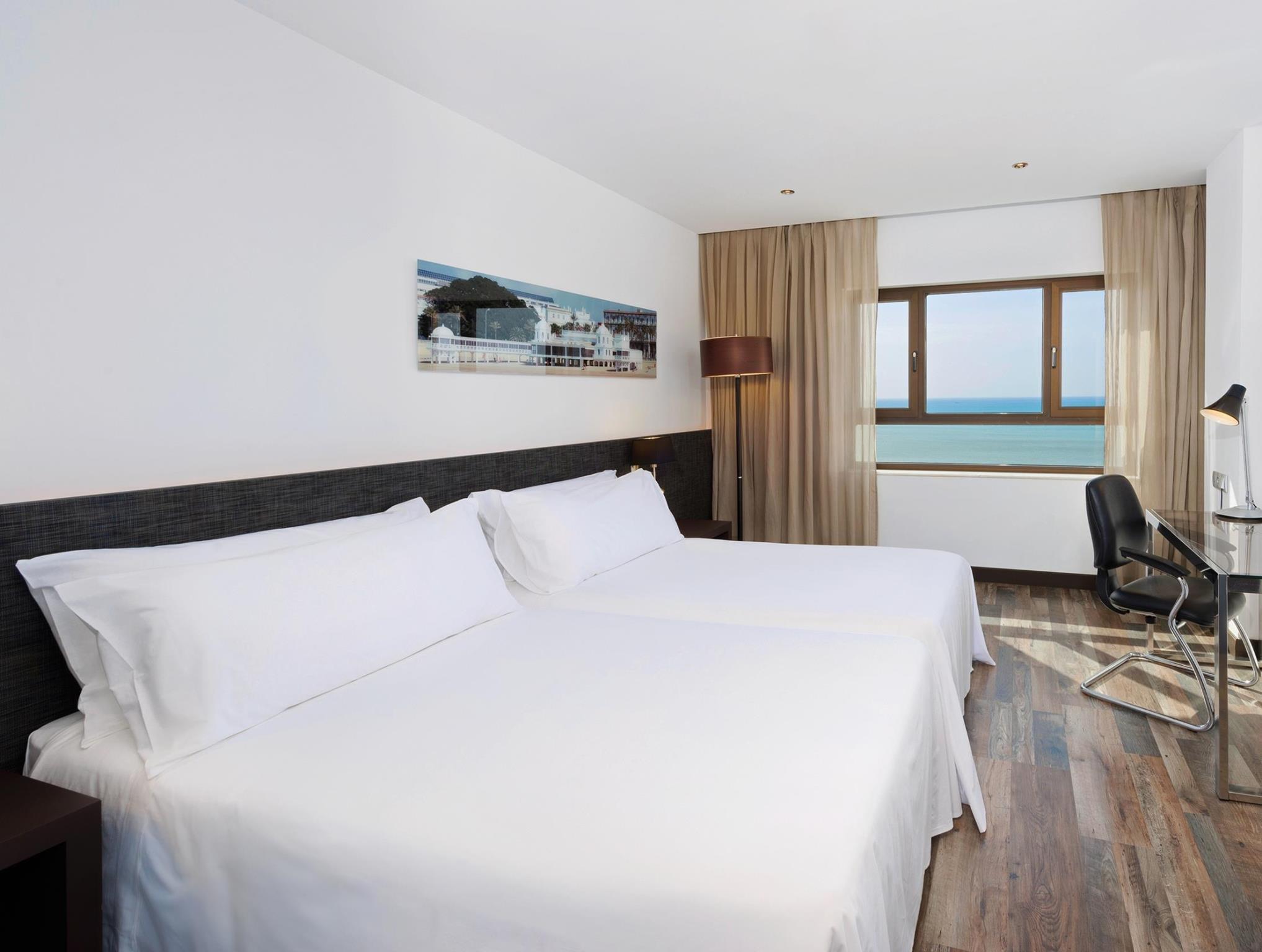 Hotel Cadiz Paseo Del Mar, Affiliated By Melia Bagian luar foto