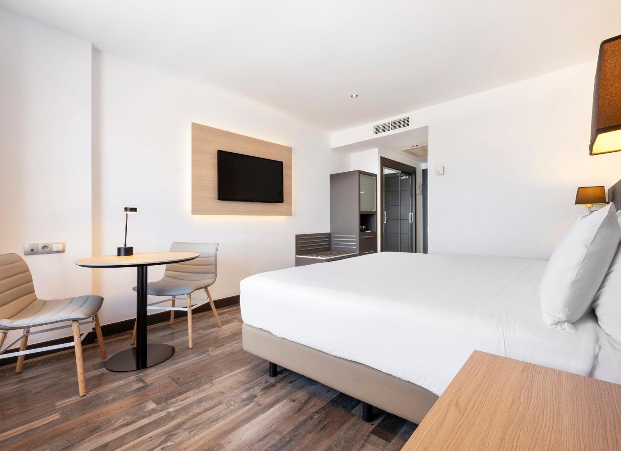 Hotel Cadiz Paseo Del Mar, Affiliated By Melia Bagian luar foto