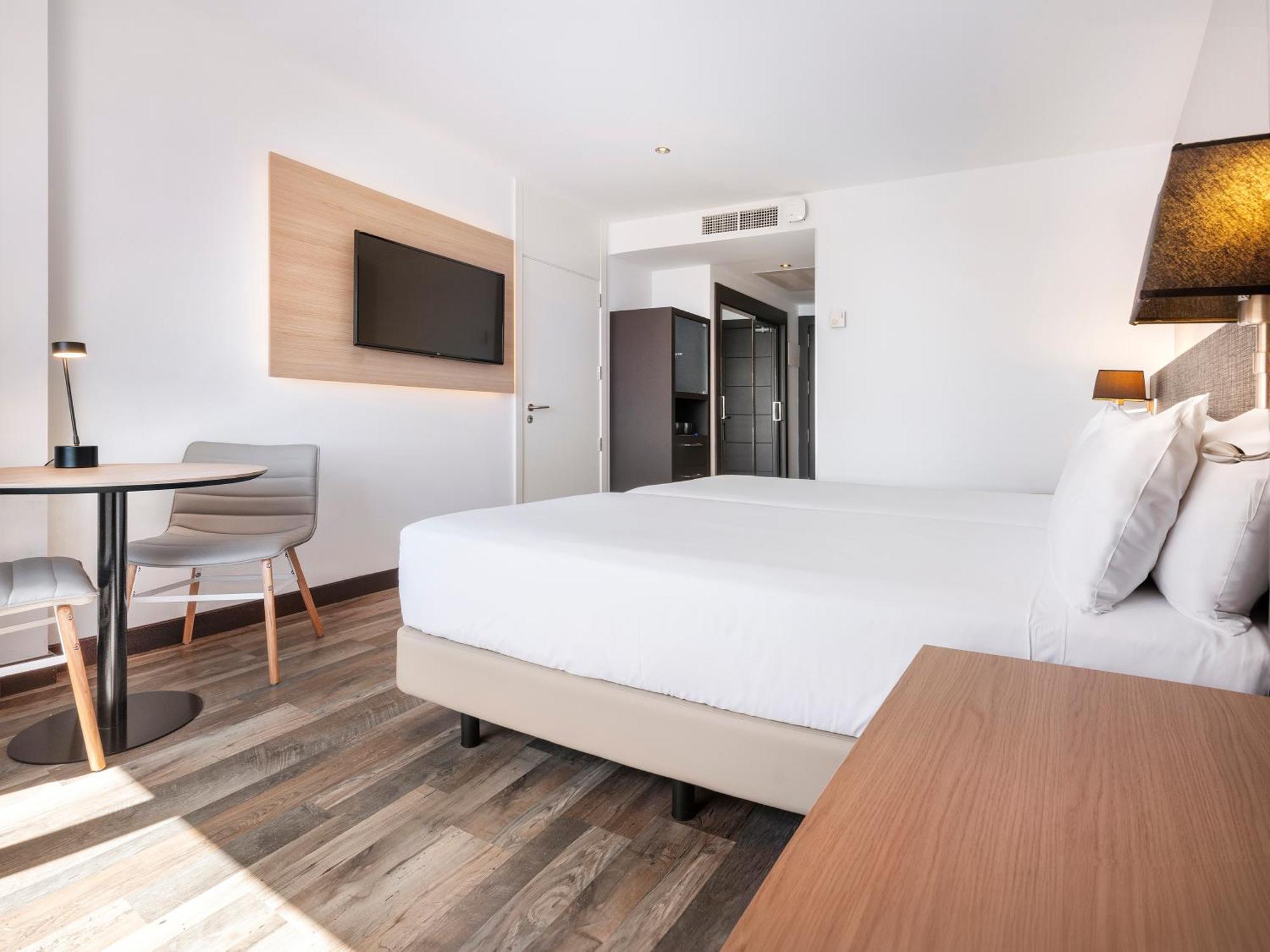 Hotel Cadiz Paseo Del Mar, Affiliated By Melia Bagian luar foto