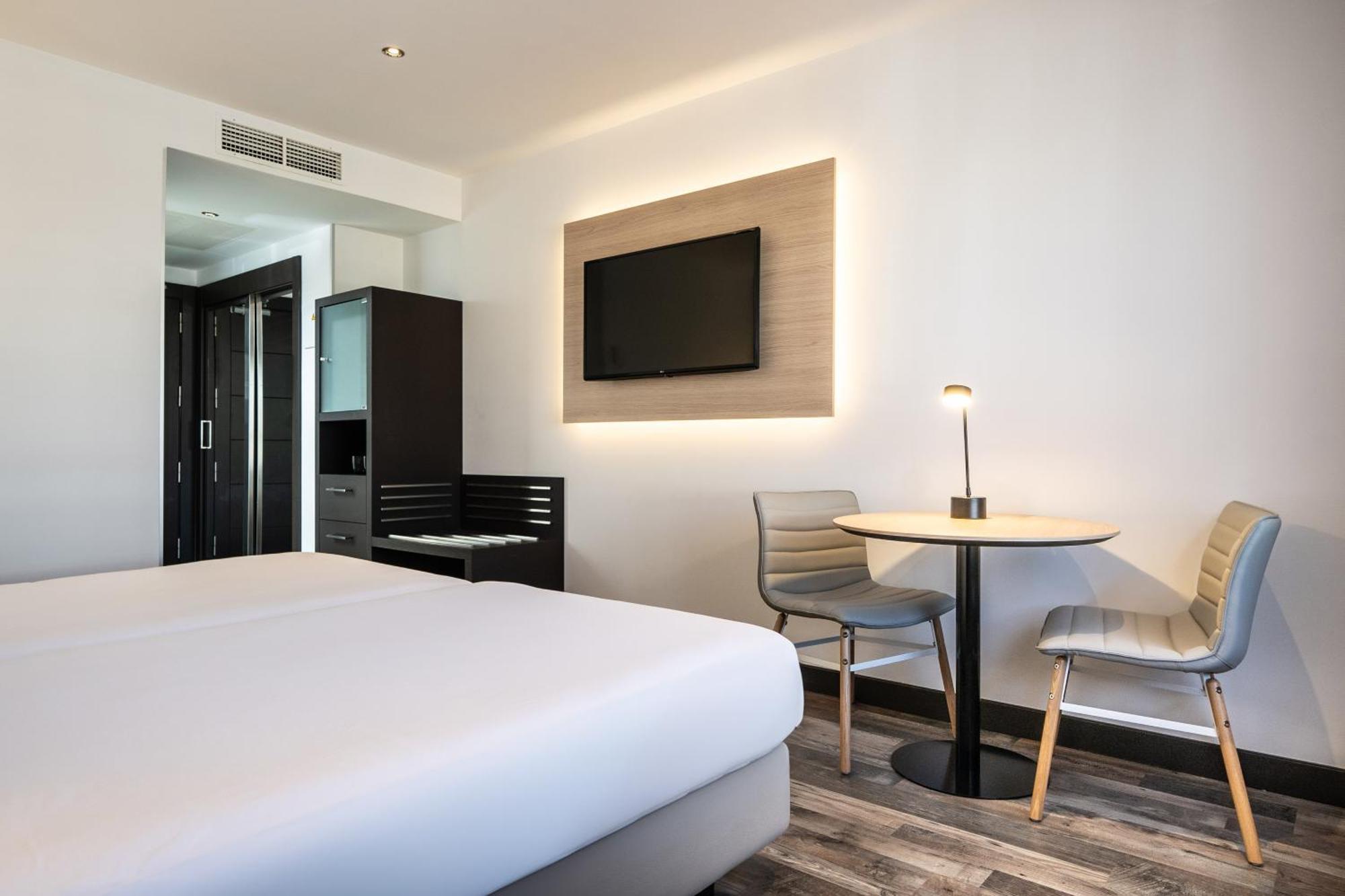 Hotel Cadiz Paseo Del Mar, Affiliated By Melia Bagian luar foto
