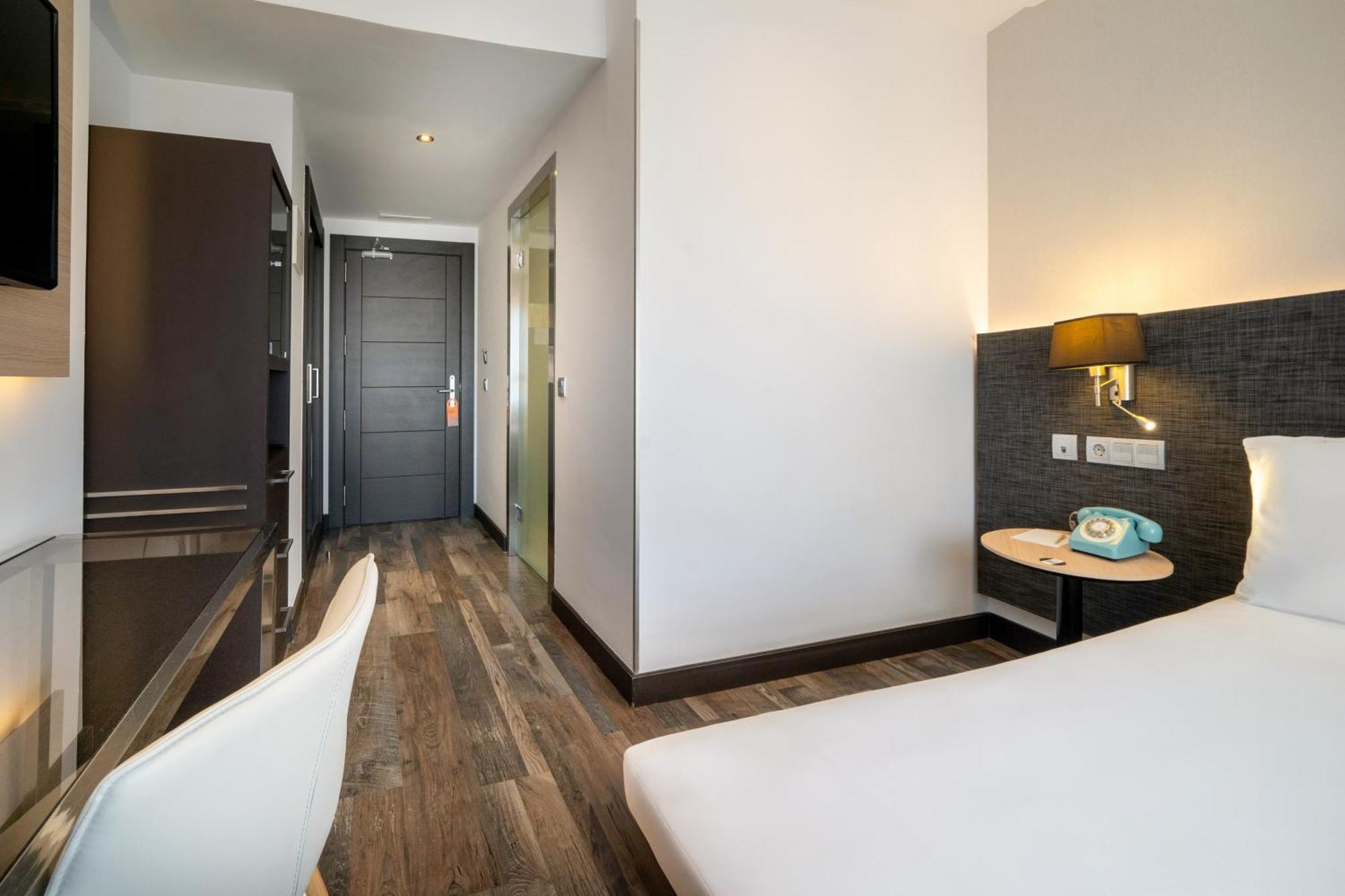 Hotel Cadiz Paseo Del Mar, Affiliated By Melia Bagian luar foto