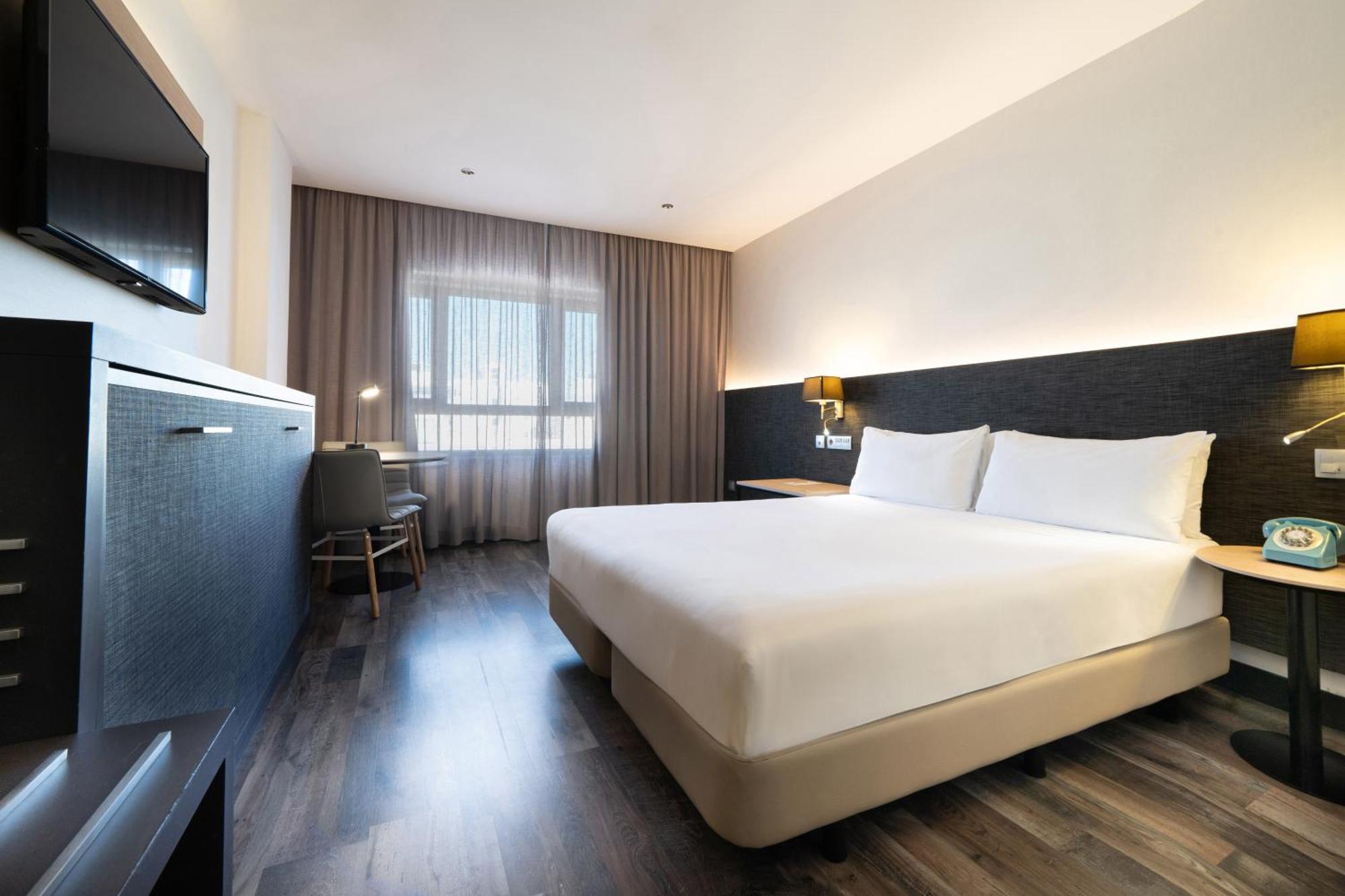 Hotel Cadiz Paseo Del Mar, Affiliated By Melia Bagian luar foto