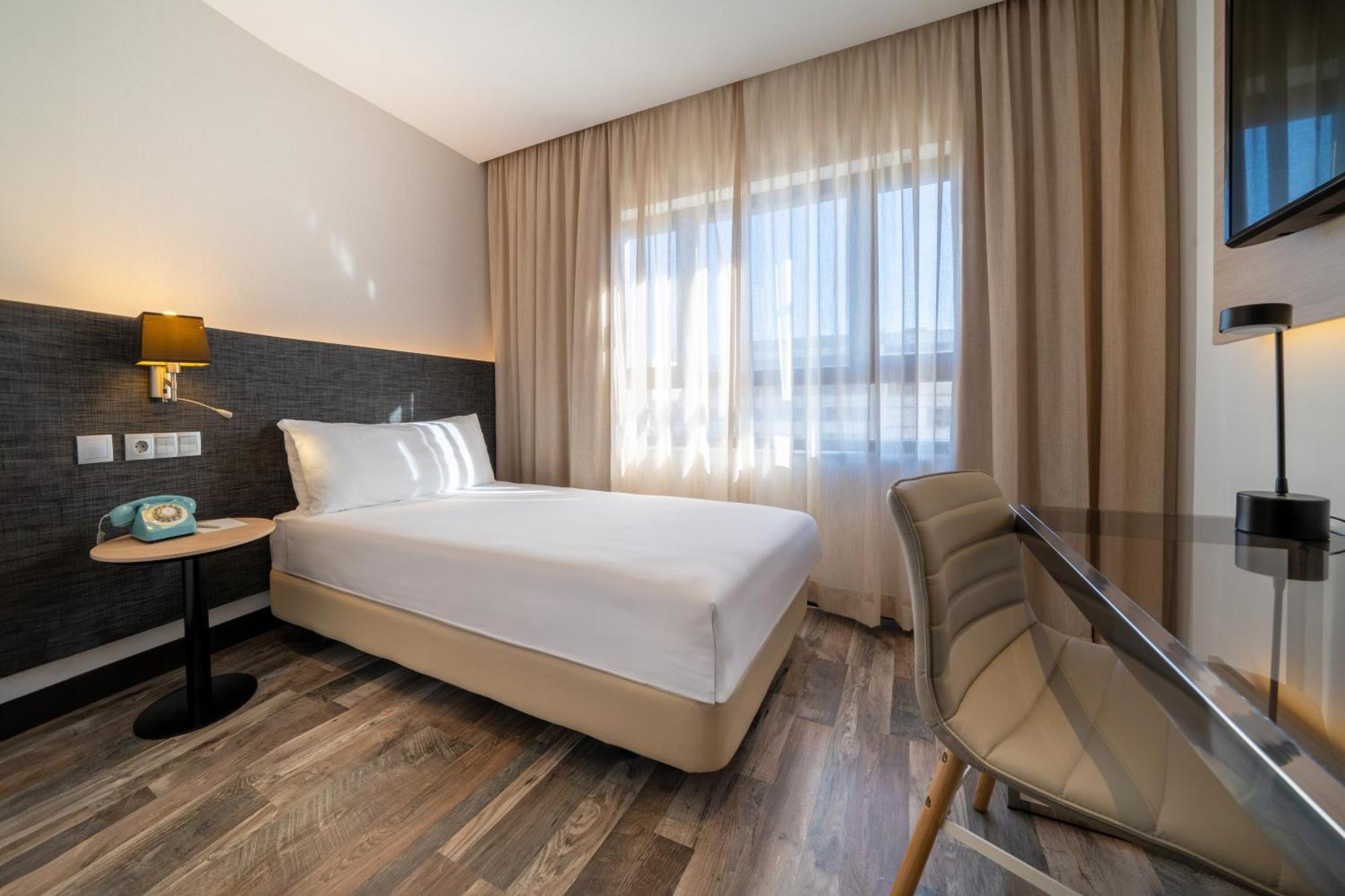 Hotel Cadiz Paseo Del Mar, Affiliated By Melia Bagian luar foto