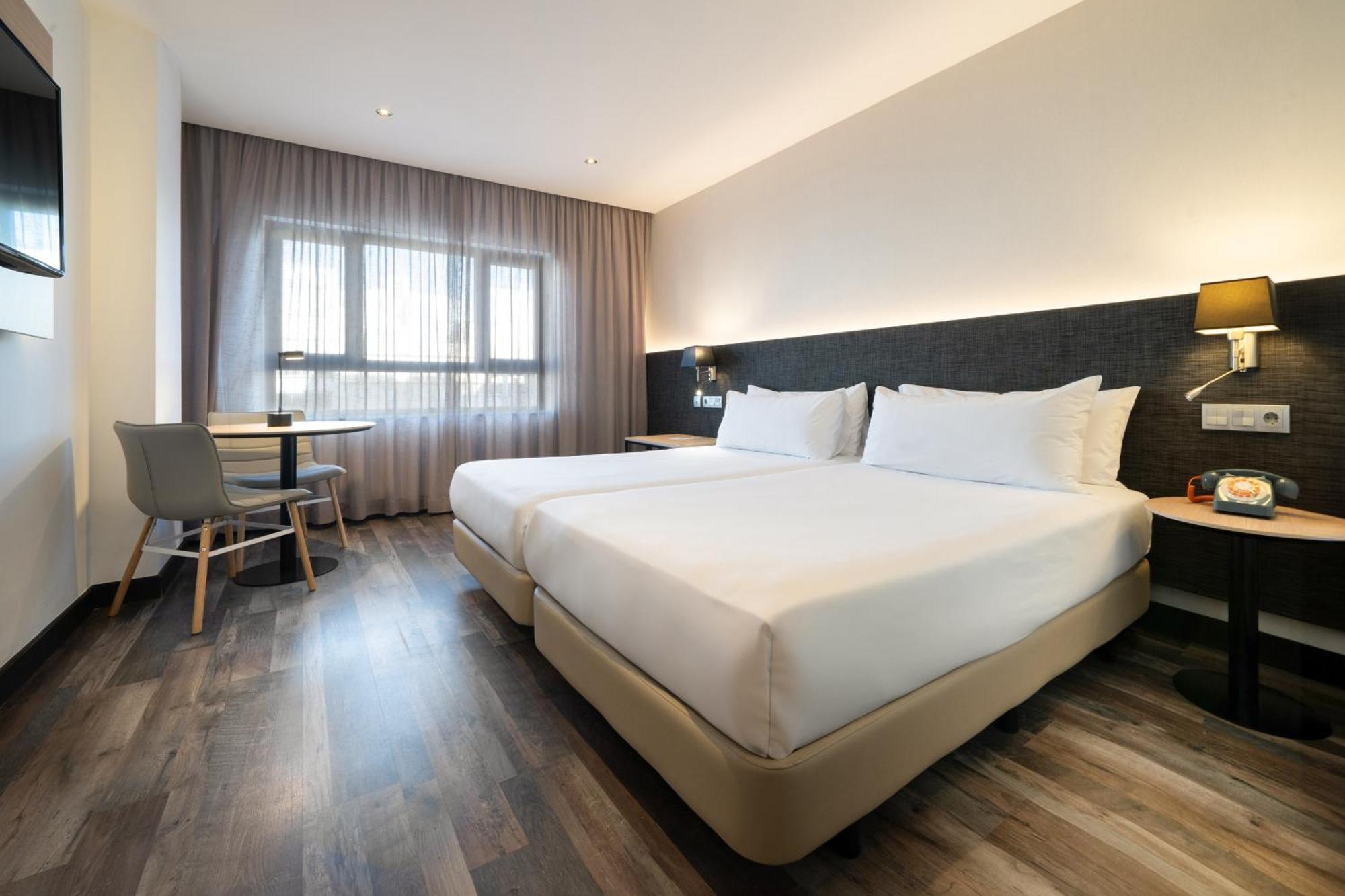 Hotel Cadiz Paseo Del Mar, Affiliated By Melia Bagian luar foto